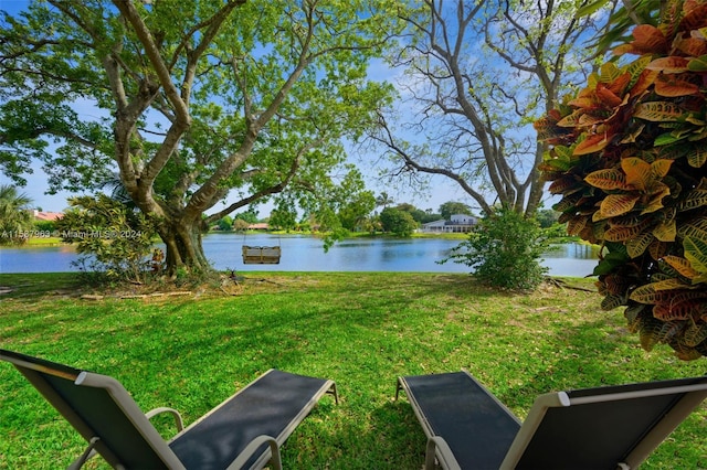 view of yard featuring a water view