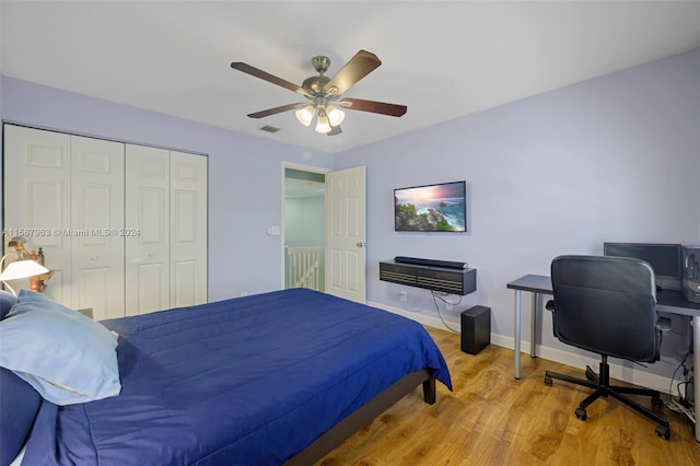 bedroom featuring a closet, ceiling fan, and hardwood / wood-style floors