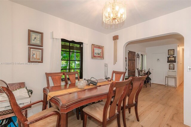 living room featuring ceiling fan