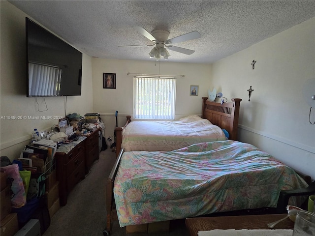 bedroom featuring carpet flooring, a textured ceiling, and ceiling fan