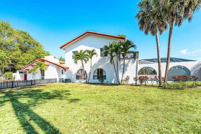 view of front facade with a front lawn