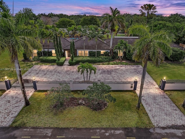 view of aerial view at dusk