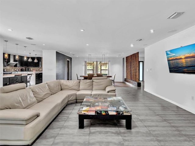 living room with baseboards, visible vents, and recessed lighting