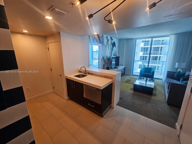 bathroom with a notable chandelier and vanity