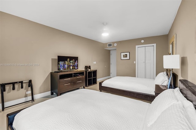 bedroom featuring a closet