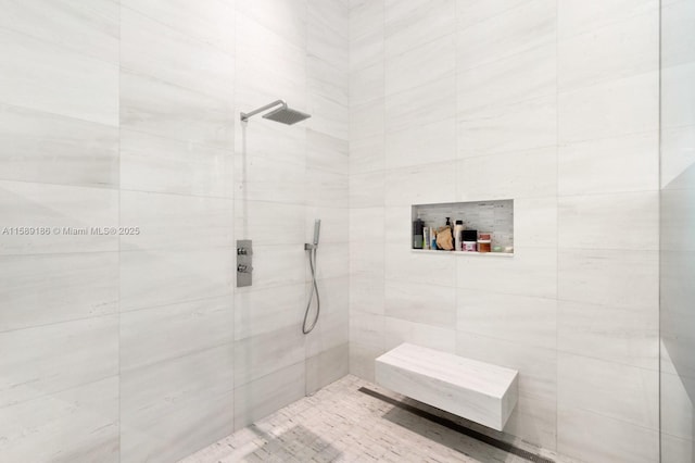 bathroom featuring a tile shower