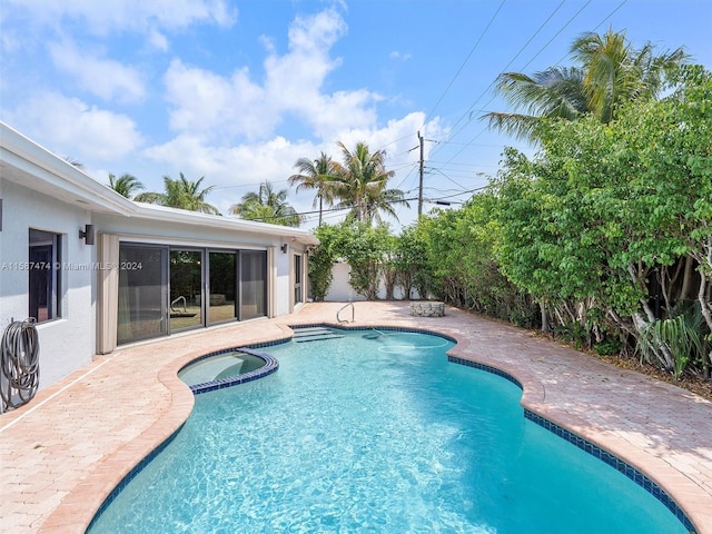 view of swimming pool with an in ground hot tub and a patio