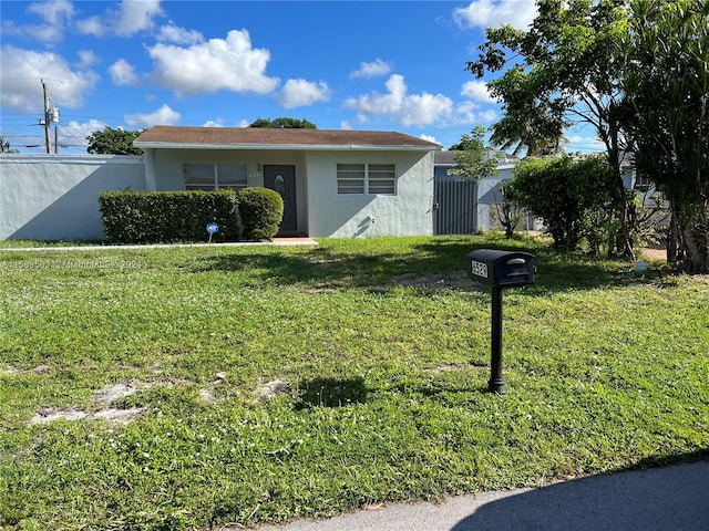 view of front of property with a front lawn