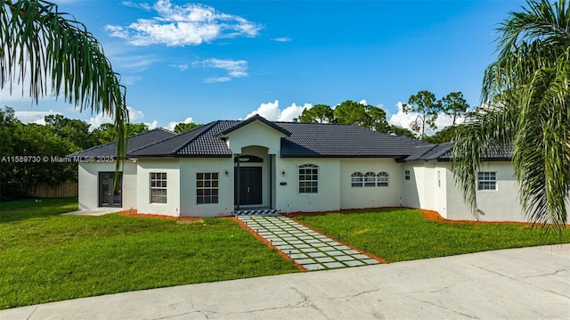 view of front facade with a front lawn