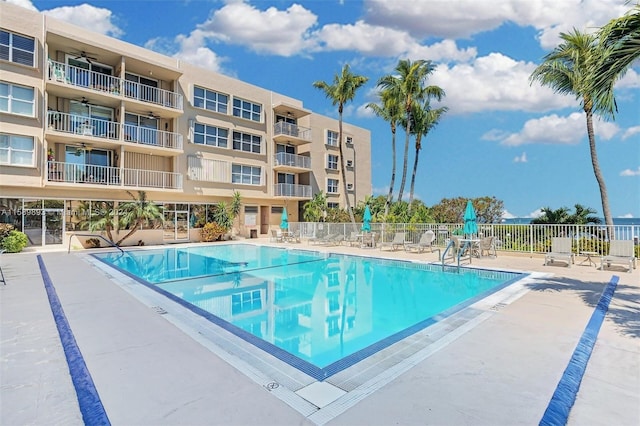 view of swimming pool