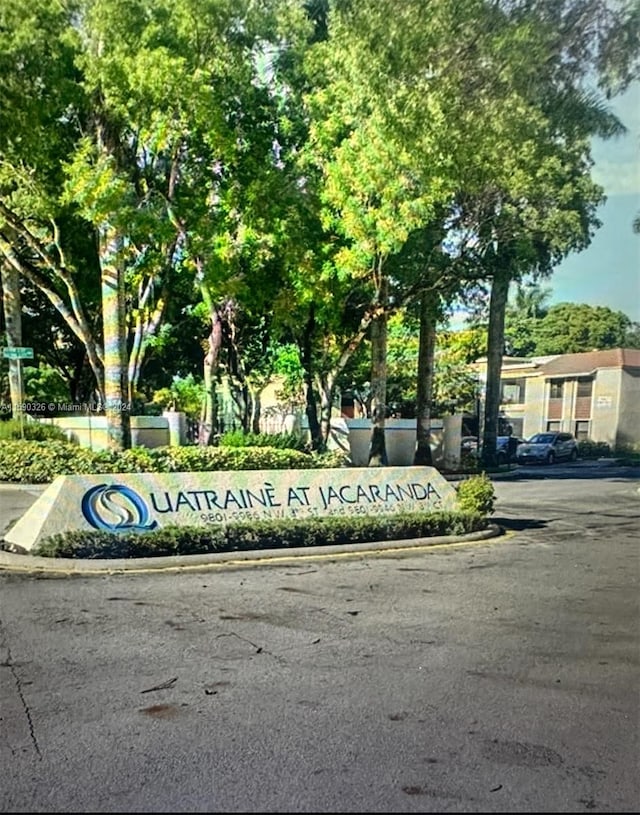 view of community / neighborhood sign