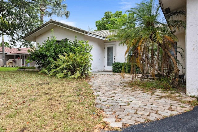 exterior space featuring a front lawn