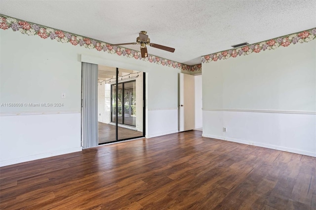 spare room with dark wood-type flooring, ceiling fan, and a textured ceiling