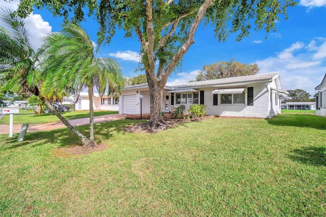 view of front of house featuring a garage and a front yard