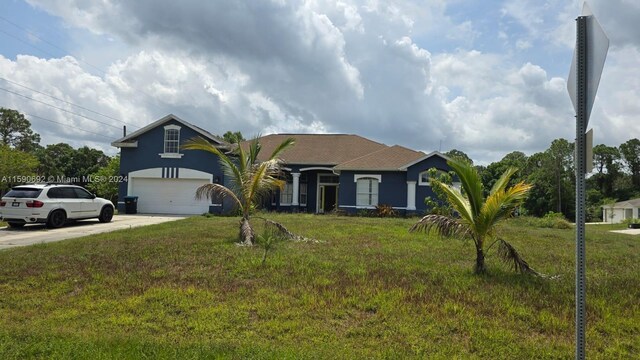 view of front facade featuring a front yard and a garage