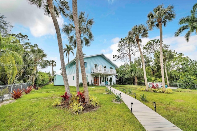 view of front facade with a front lawn