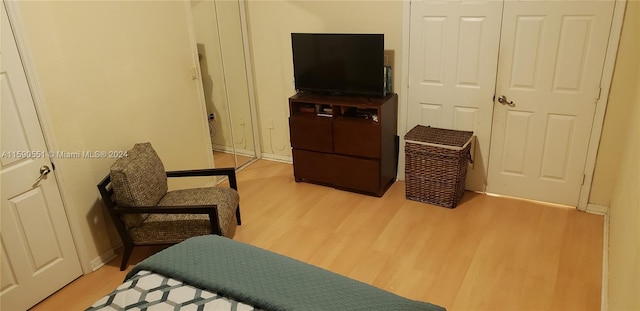 sitting room with light hardwood / wood-style floors