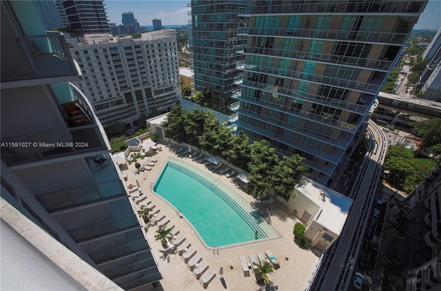 view of swimming pool