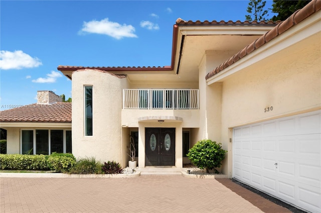 view of front facade featuring a balcony and a garage