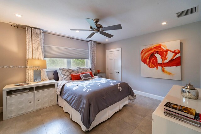 bedroom featuring ceiling fan