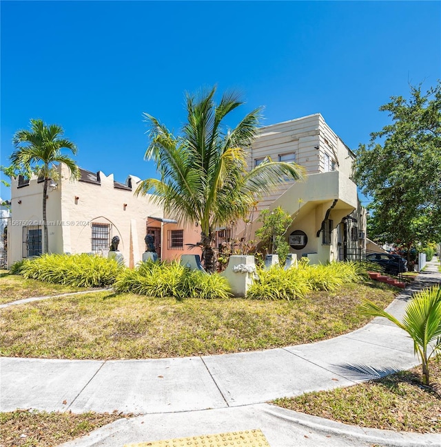 view of mediterranean / spanish-style home