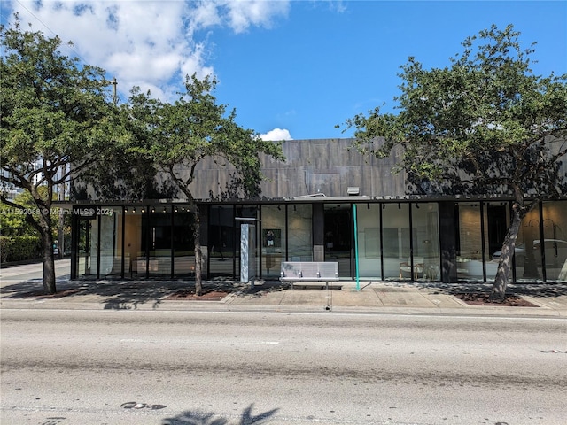 Listing photo 2 for 3886 Biscayne Blvd, Miami FL 33137