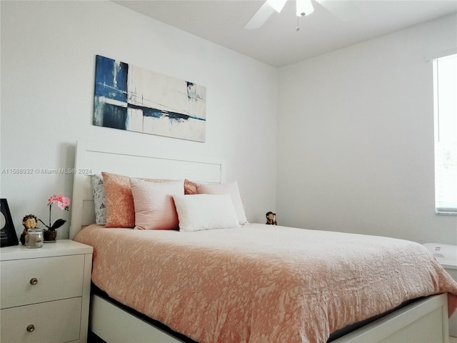 bedroom featuring ceiling fan