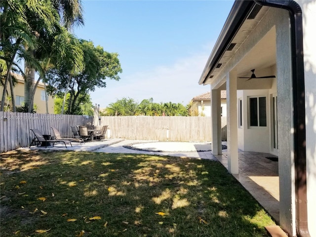 view of yard with a patio and ceiling fan