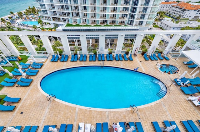 view of swimming pool