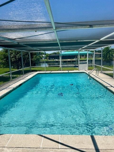 view of swimming pool