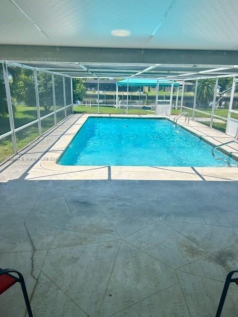 view of swimming pool featuring a patio