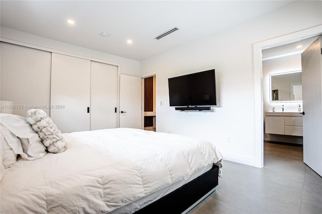 bedroom featuring ensuite bathroom and a closet