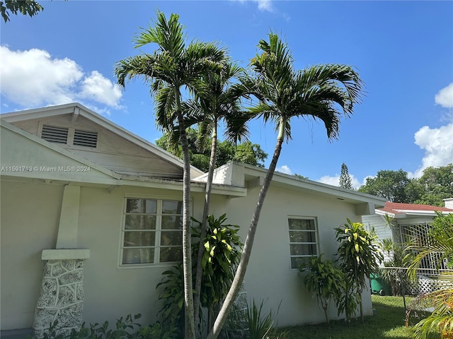 view of home's exterior