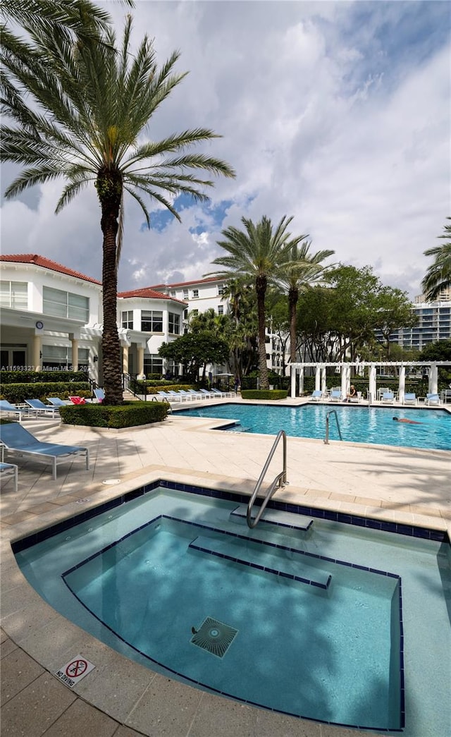 view of swimming pool