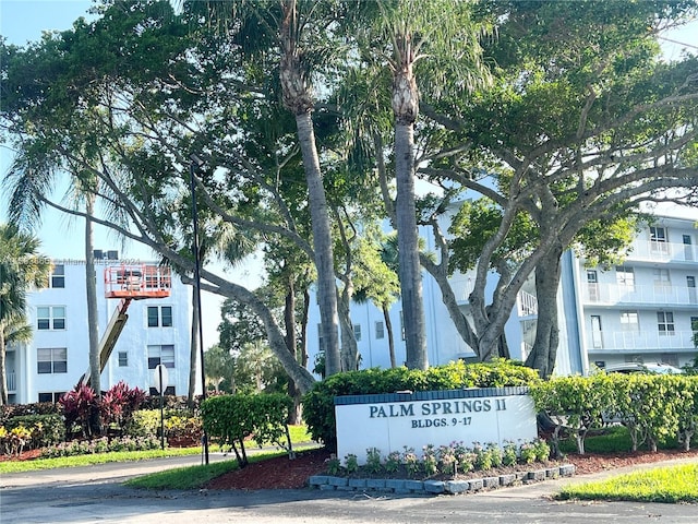 view of community / neighborhood sign