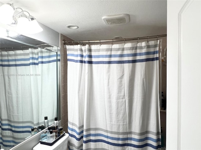 bathroom with a textured ceiling