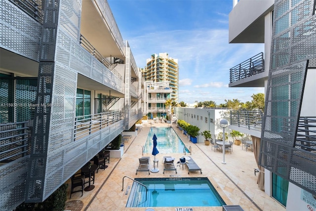 view of swimming pool