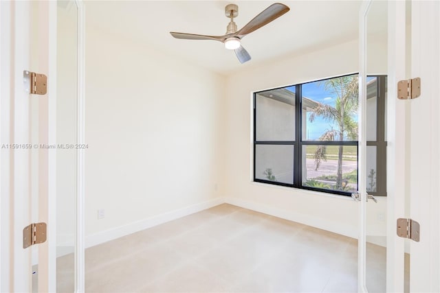 empty room featuring ceiling fan