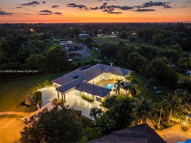 view of aerial view at dusk