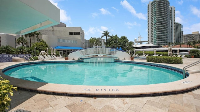 view of pool featuring a jacuzzi