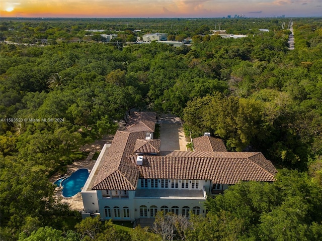 view of aerial view at dusk