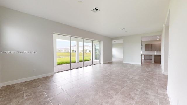 spare room featuring light tile flooring