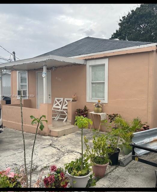 view of side of home featuring a patio