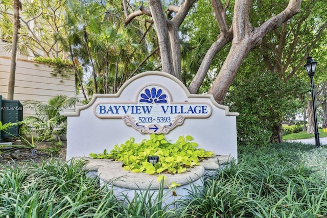 view of community / neighborhood sign