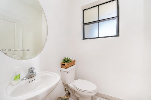 bathroom featuring toilet and sink