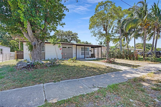 view of front facade with a front yard