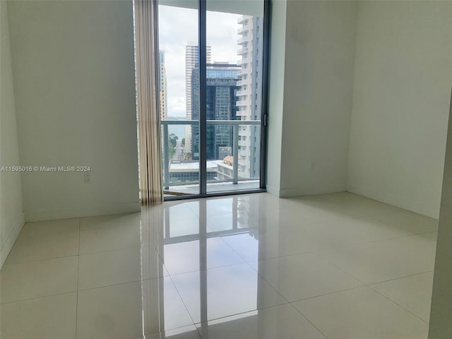 Listing photo 3 for 79 SW 12th St Unit 1707-S, Miami FL 33130