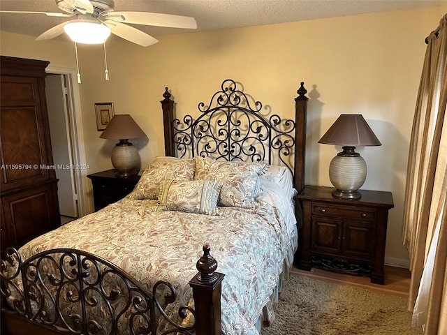 bedroom featuring ceiling fan and a textured ceiling