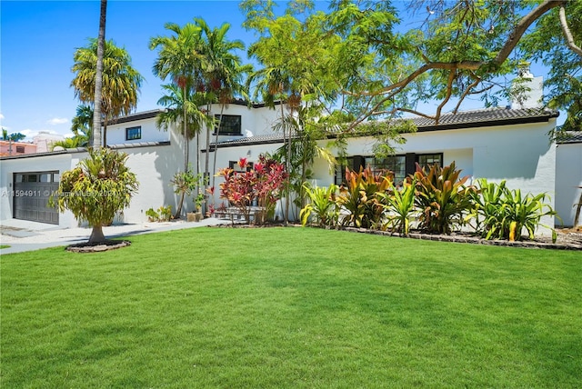 view of yard with a garage