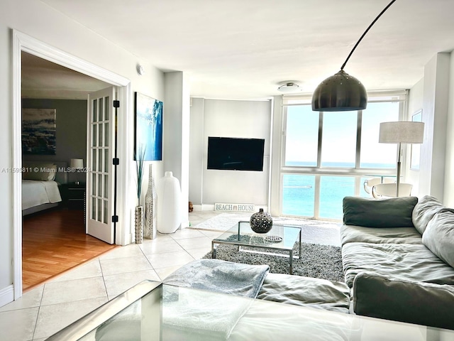 living room with plenty of natural light, tile patterned flooring, and baseboards